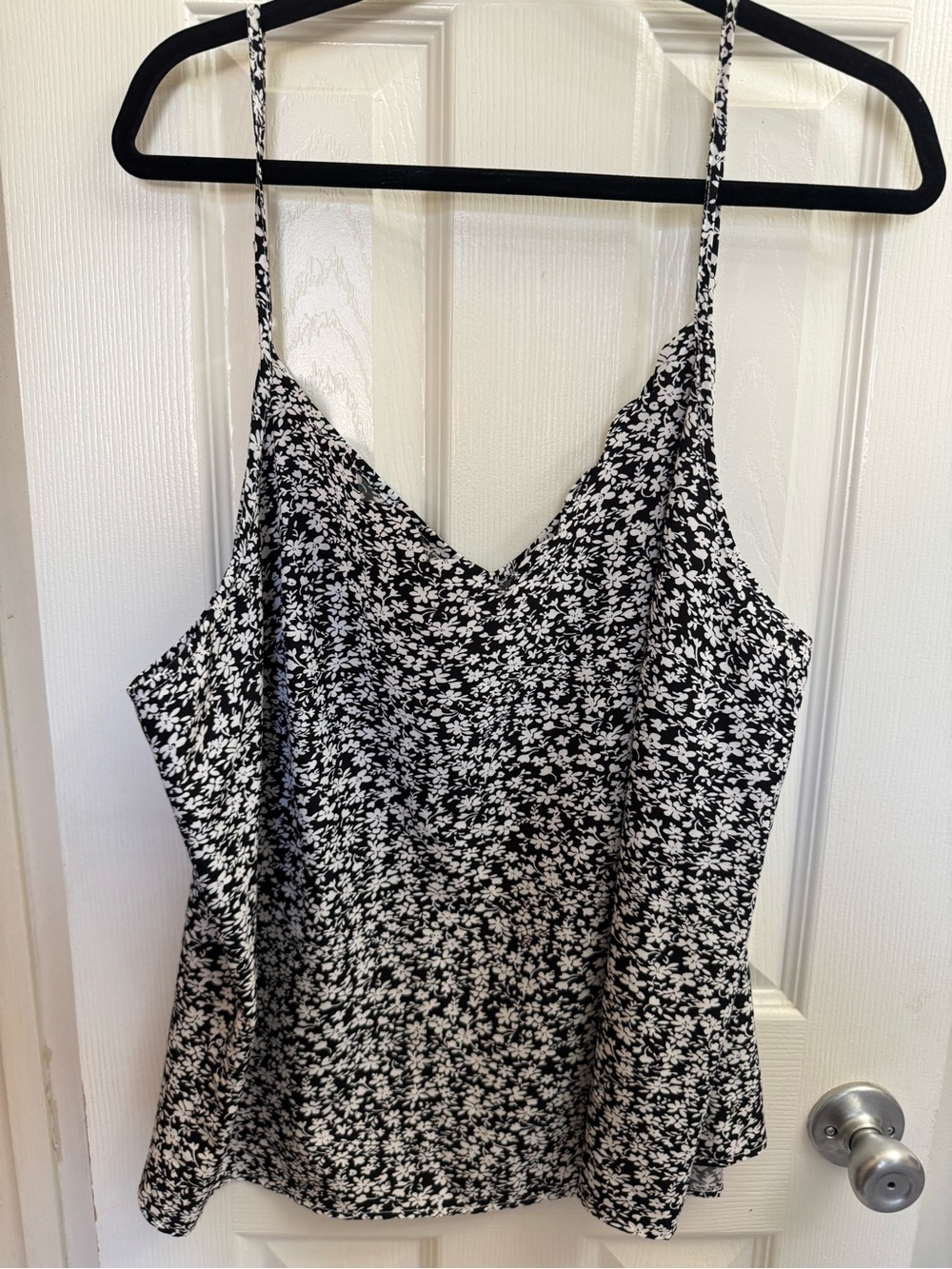 SHEIN Black & White Floral Spaghetti Strap Cami